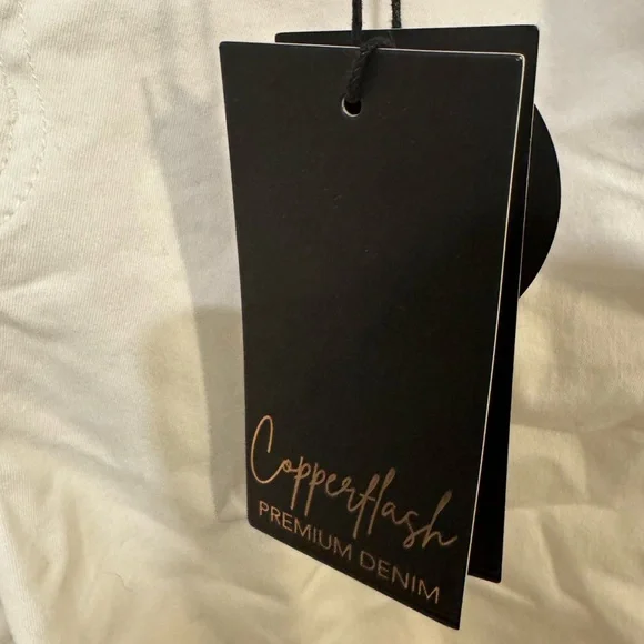 CopperFlash Women's White Capris. Size 16. - Picture 5 of 6